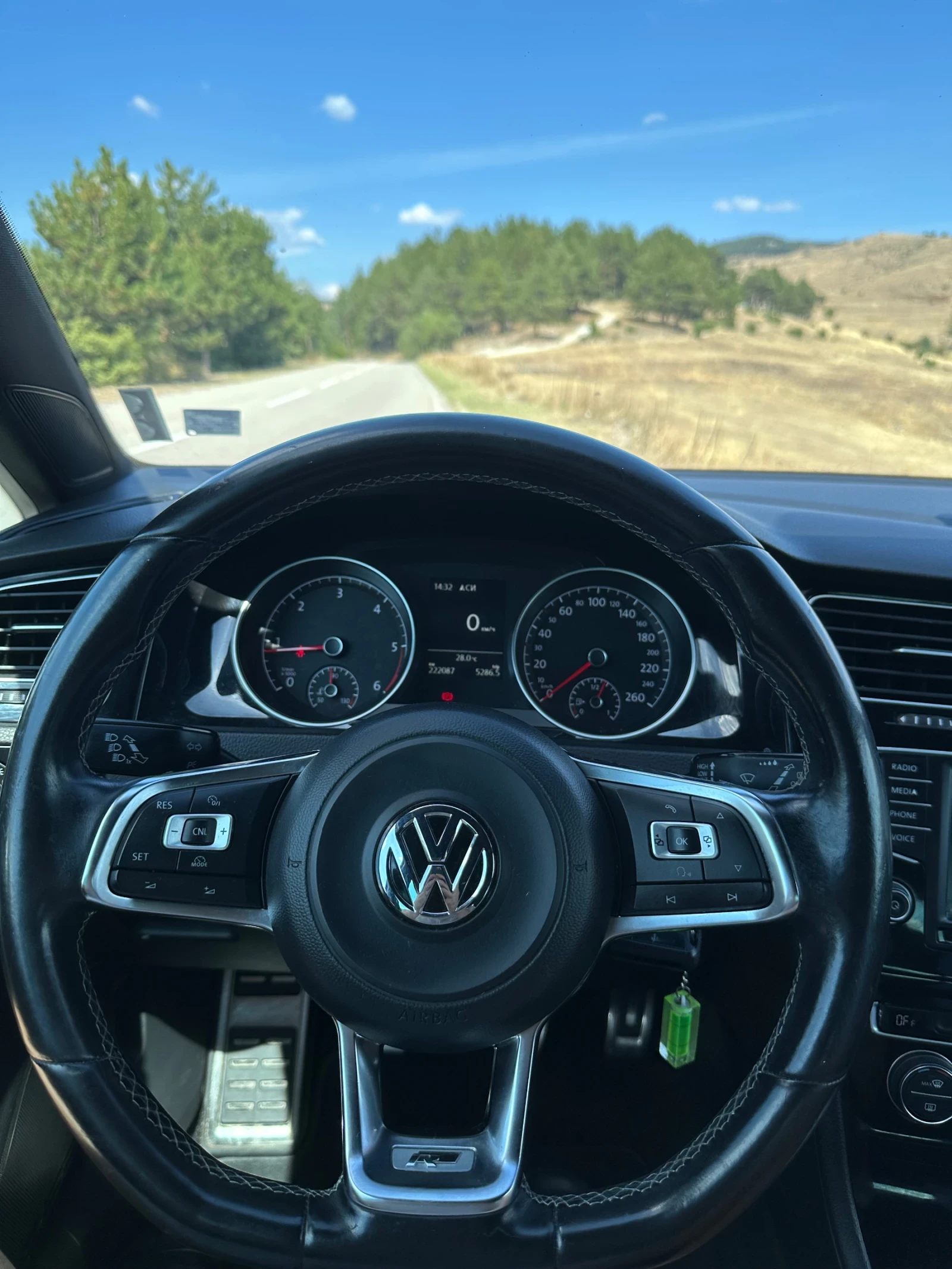 VW Golf 7 R-Line 2.0 TDI - изображение 8