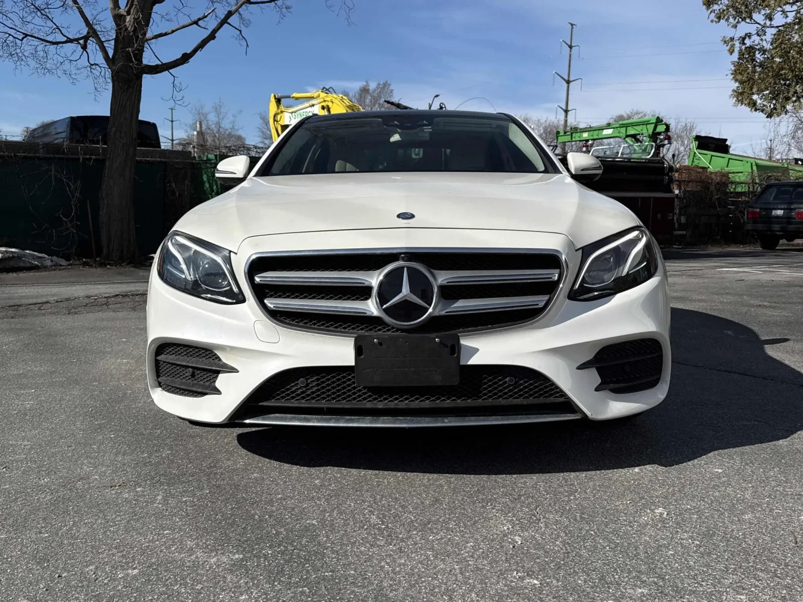 Mercedes-Benz E 400  * * CARFAX * * АВТО КРЕДИТ * * , снимка 2 - Автомобили и джипове - 53832271
