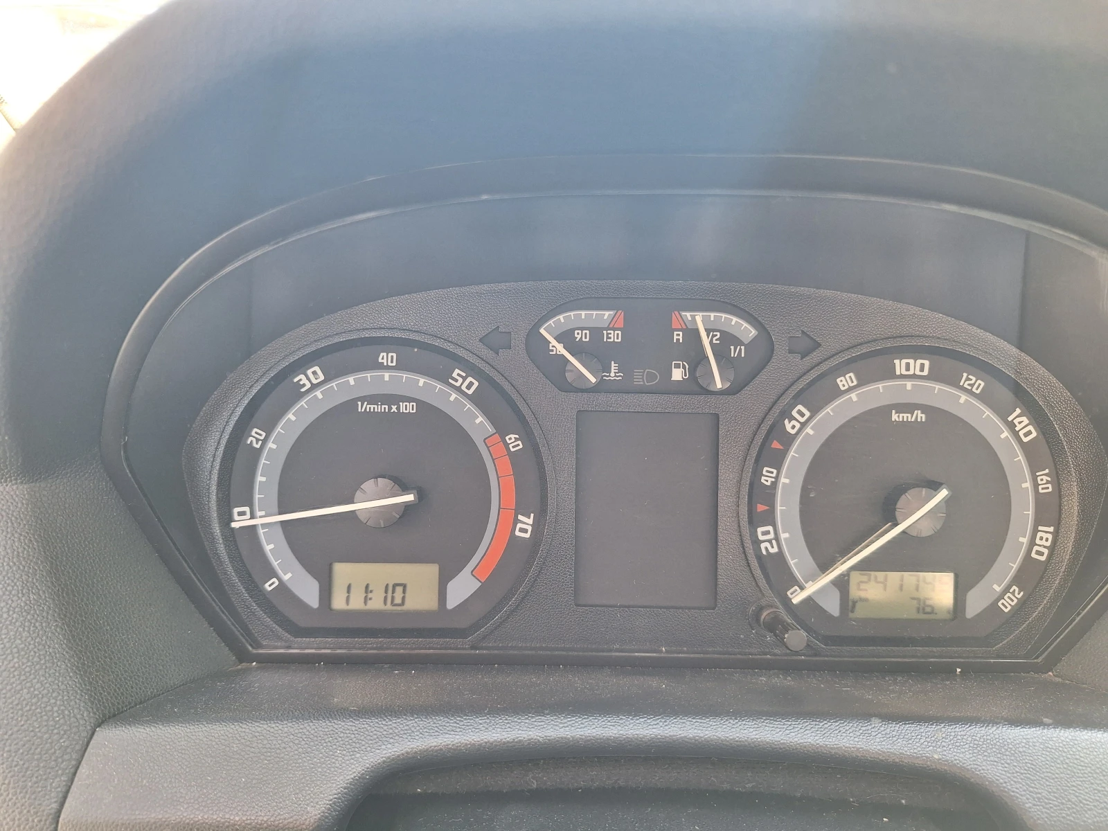 Skoda Fabia, снимка 5 - Автомобили и джипове - 54439040