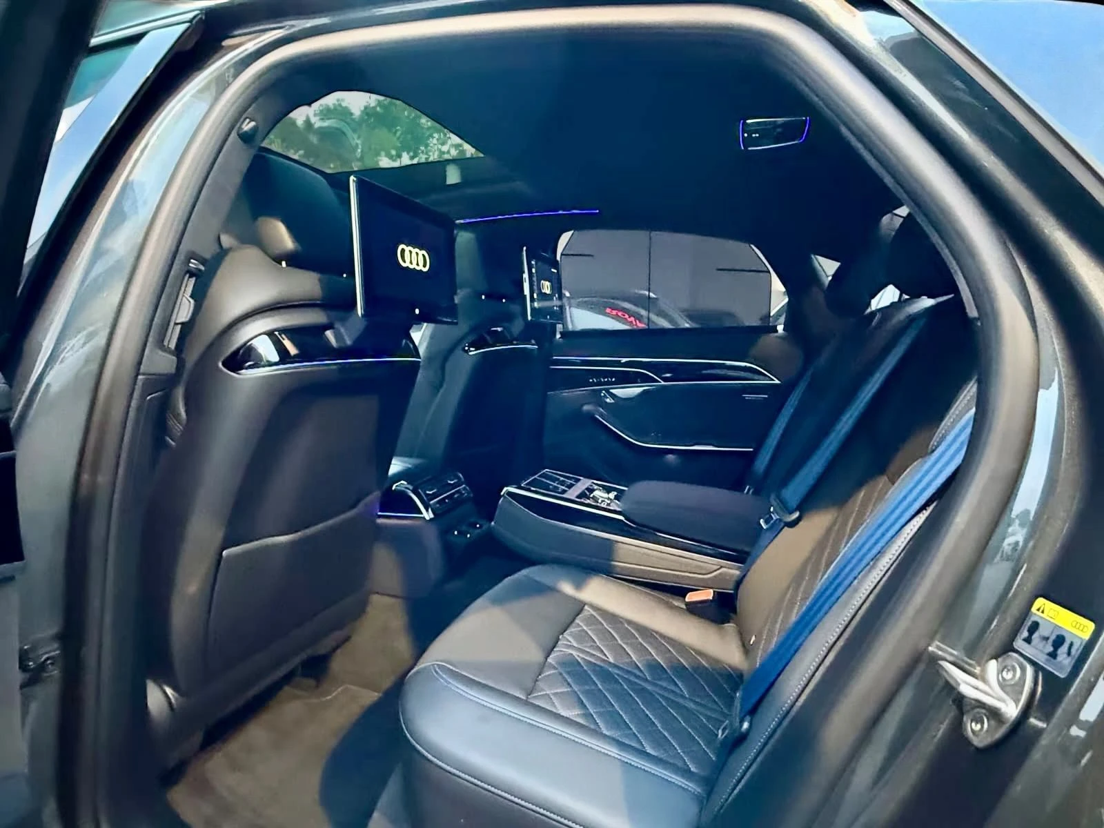 Audi A8 L* 60 TFSI* S-Line* Pano* TV* Лизинг , снимка 14 - Автомобили и джипове - 54515637