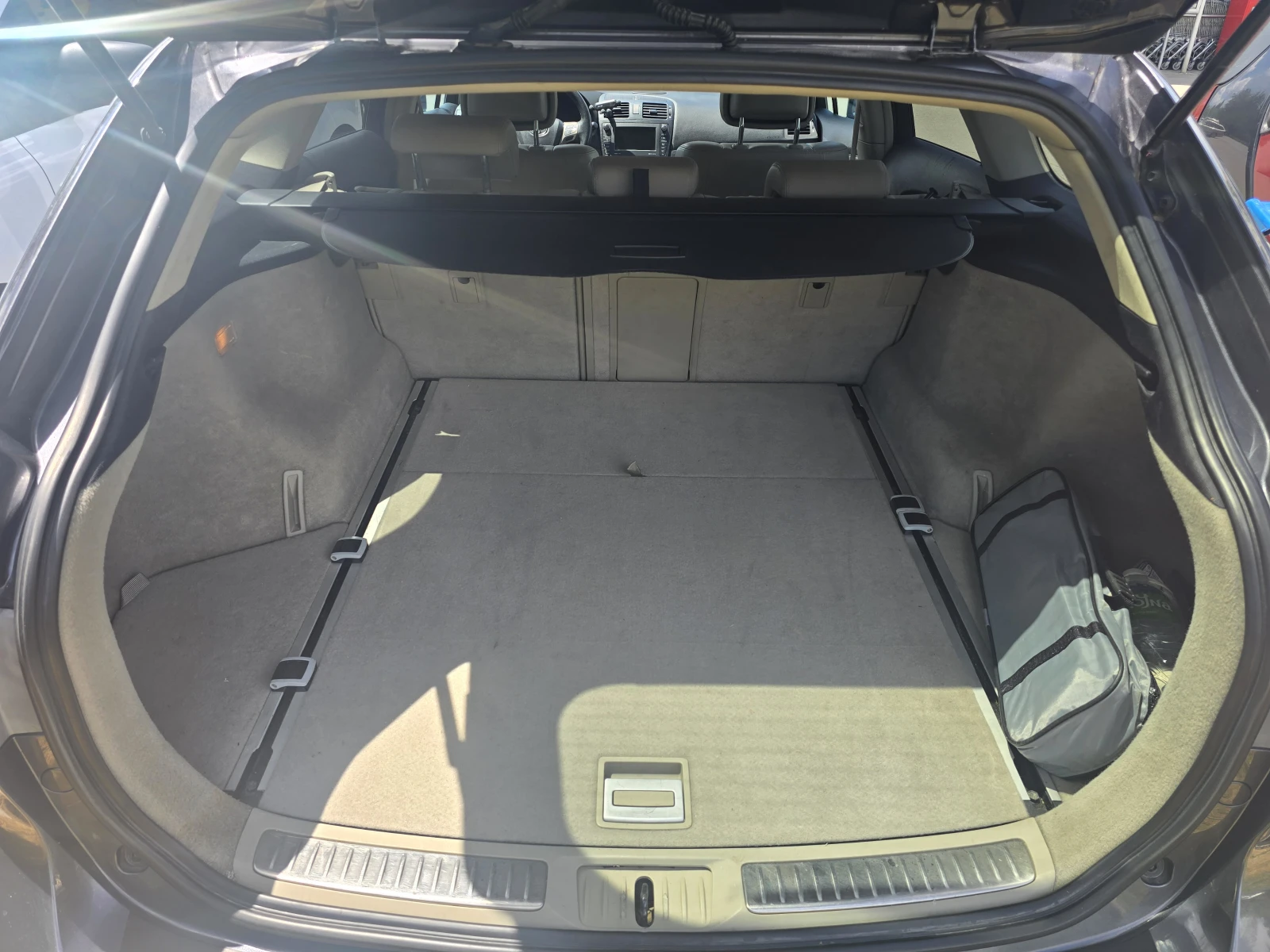Toyota Avensis 1.8, снимка 10 - Автомобили и джипове - 55204524