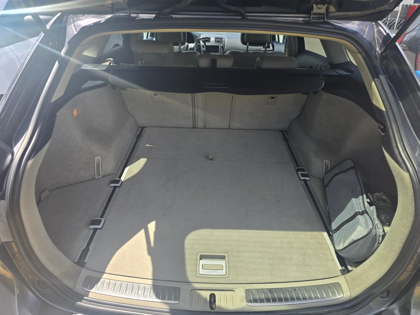 Toyota Avensis 1.8, снимка 11 - Автомобили и джипове - 55204524