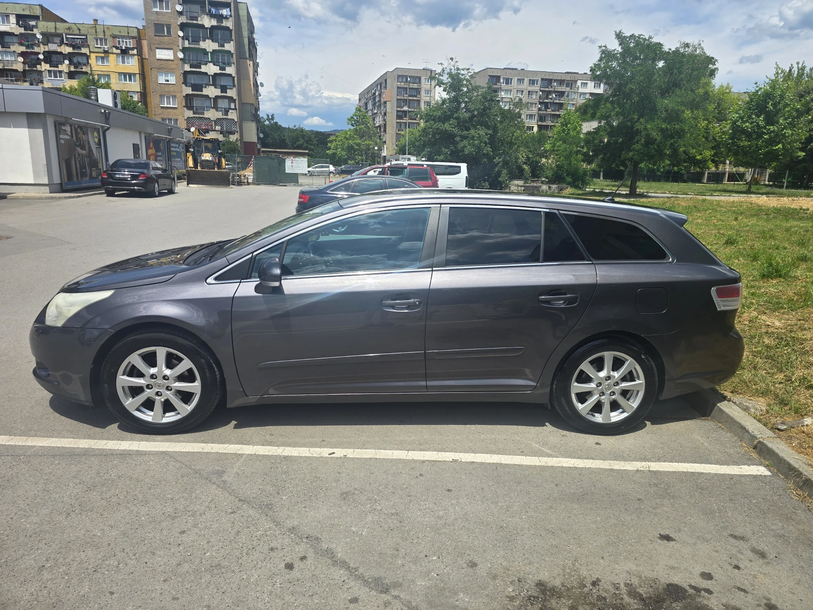 Toyota Avensis 1.8, снимка 3 - Автомобили и джипове - 55204524