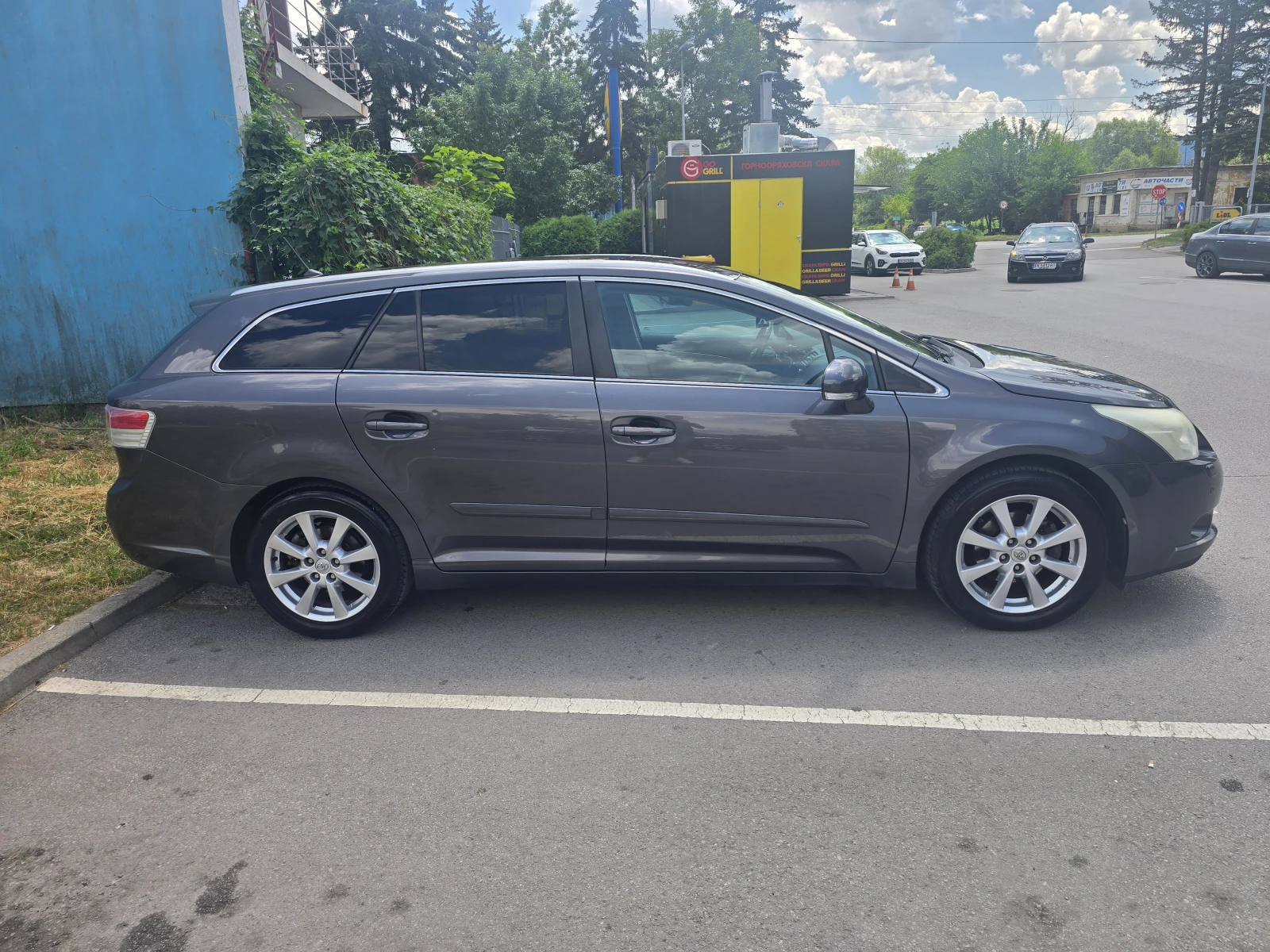 Toyota Avensis 1.8, снимка 8 - Автомобили и джипове - 55204524