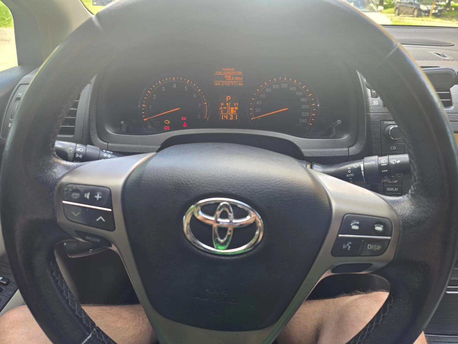 Toyota Avensis 1.8, снимка 13 - Автомобили и джипове - 55204524