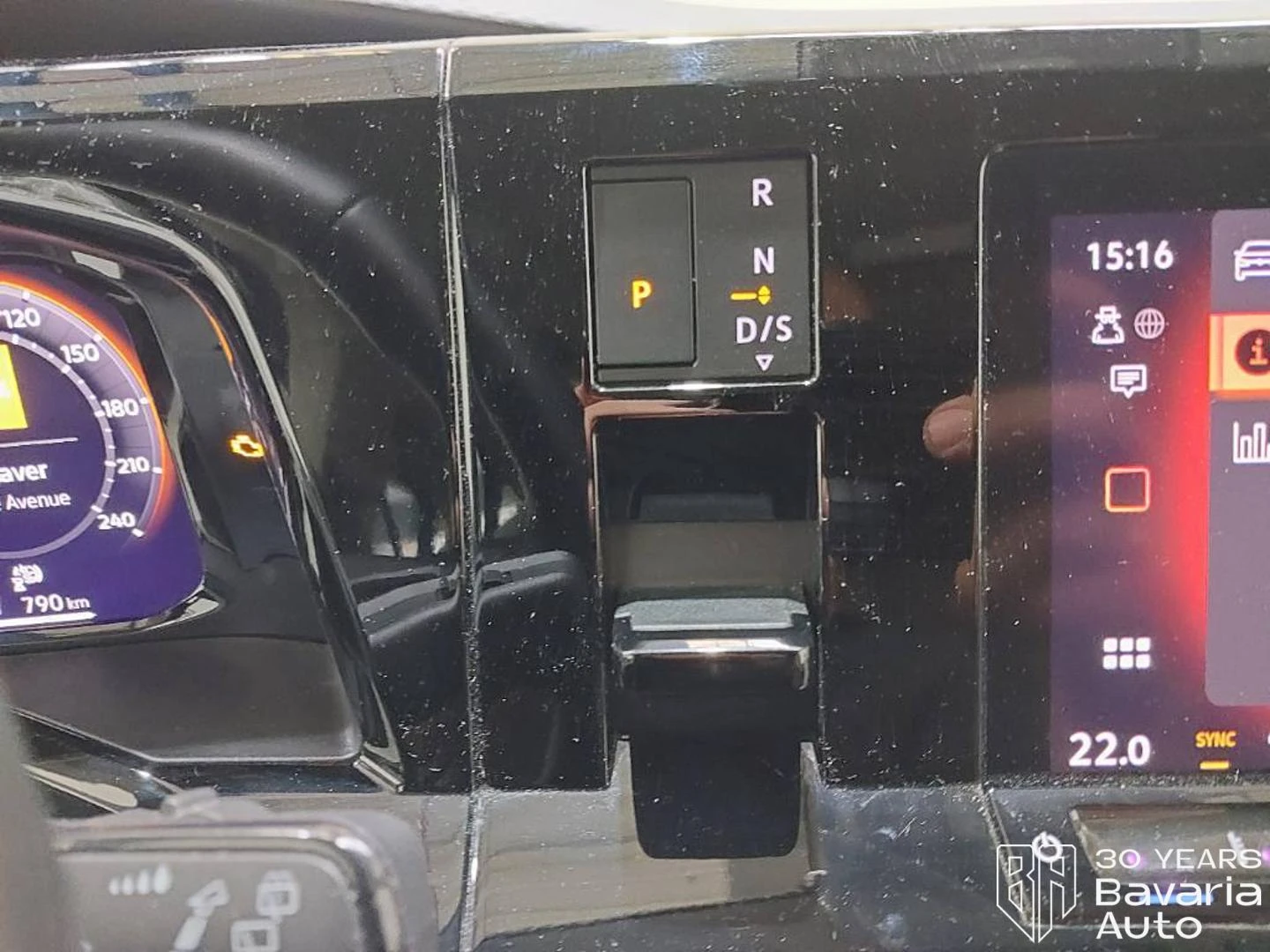 VW Multivan Edition DSG Easy Open Basic, снимка 13 - Автомобили и джипове - 55506909
