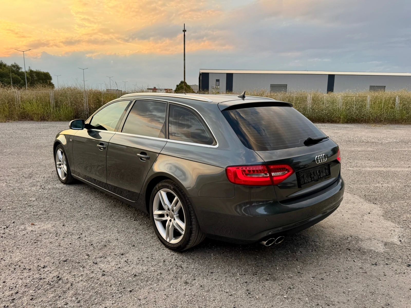 Audi A4 2.0TDI 177к.с Quattro S-line Distronic B&O , снимка 4 - Автомобили и джипове - 55826853