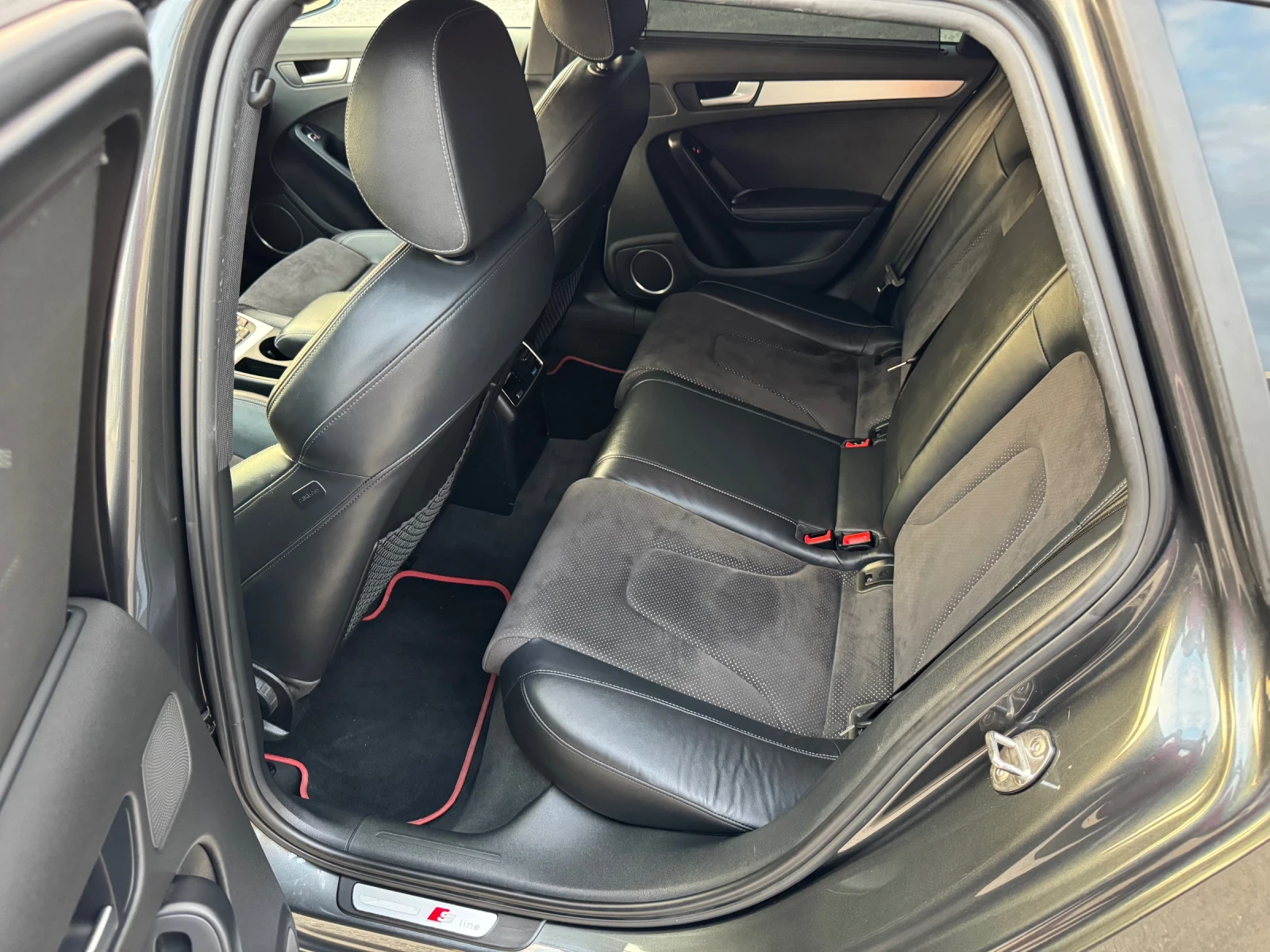 Audi A4 2.0TDI 177к.с Quattro S-line Distronic B&O , снимка 13 - Автомобили и джипове - 55826853