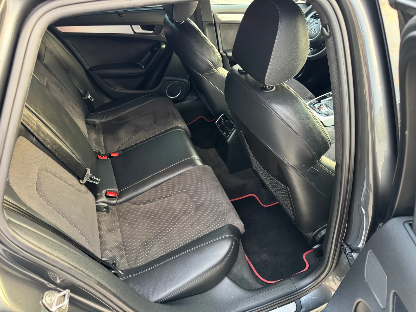 Audi A4 2.0TDI 177к.с Quattro S-line Distronic B&O , снимка 12 - Автомобили и джипове - 55826853
