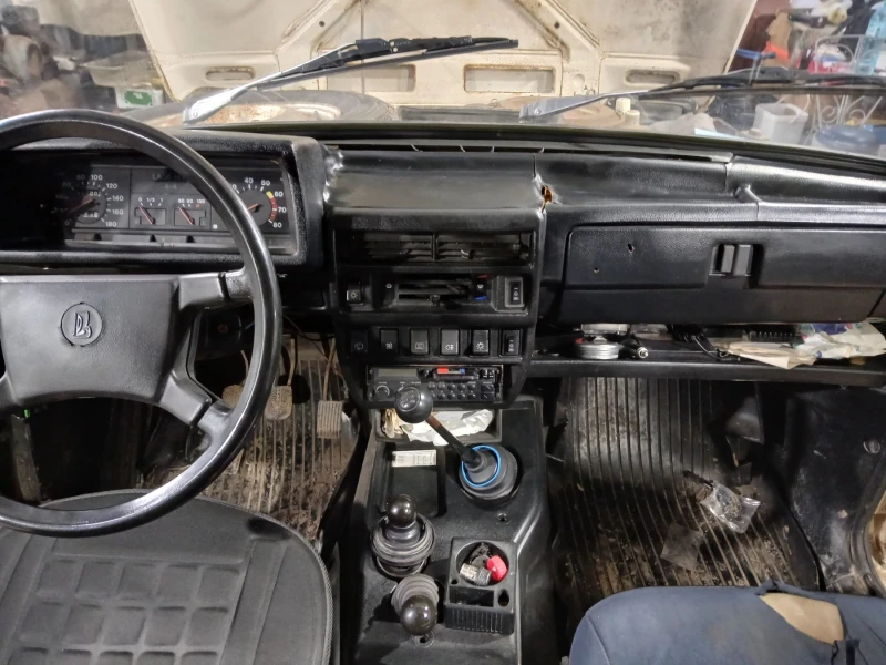 Lada Niva 1.7Mi, снимка 8 - Автомобили и джипове - 48365715