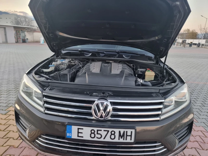 VW Touareg 3.0 TDI , снимка 15 - Автомобили и джипове - 52626060