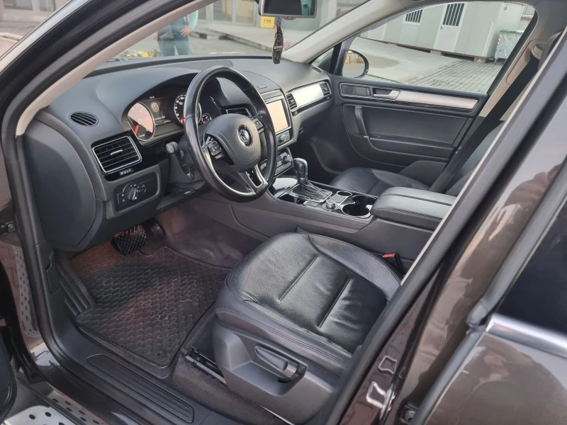 VW Touareg 3.0 TDI , снимка 10 - Автомобили и джипове - 52626060