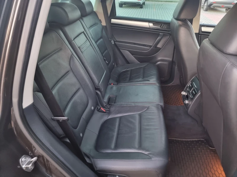 VW Touareg 3.0 TDI , снимка 13 - Автомобили и джипове - 52626060