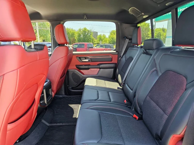 Dodge RAM 1500 * АВТО КРЕДИТ* ЦЕНА ДО БГ * СЕРВИЗНА ИСТОРИЯ * , снимка 17 - Автомобили и джипове - 52630386