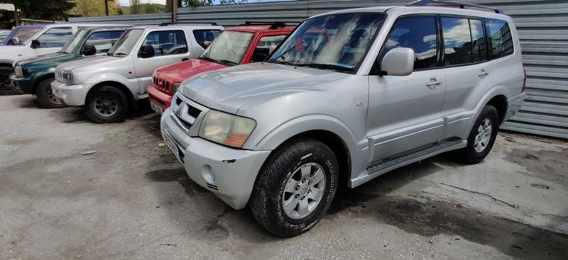 Mitsubishi Pajero 3.2 DI-D, снимка 2 - Автомобили и джипове - 32810800