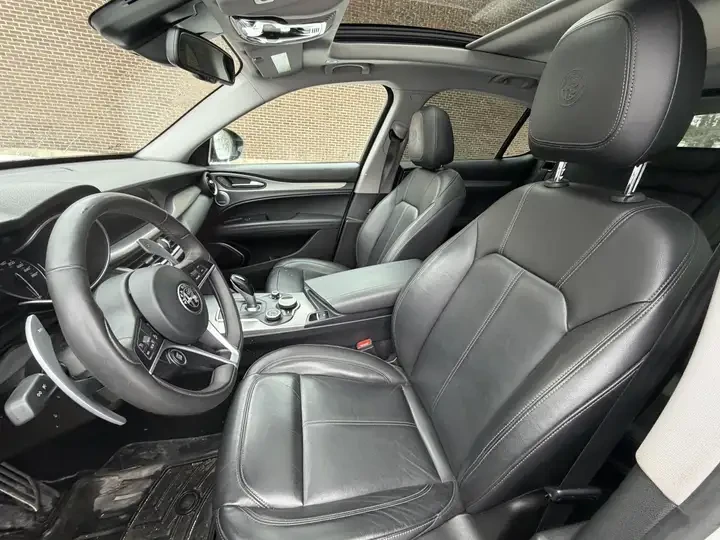 Alfa Romeo Stelvio Sport AWD/Navi/Rear view/ФИНАНСИРАНЕ, снимка 12 - Автомобили и джипове - 54606597