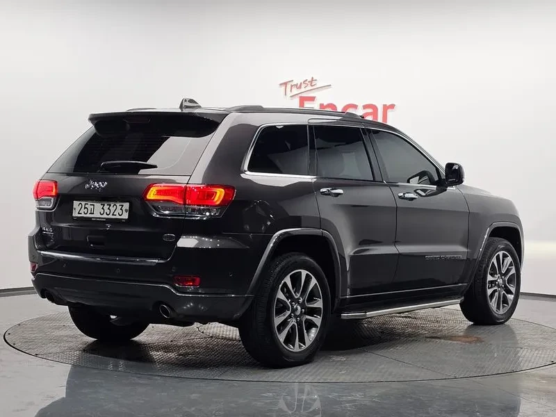Jeep Grand cherokee 3.0 Diesel Overland WK2, снимка 2 - Автомобили и джипове - 55588369