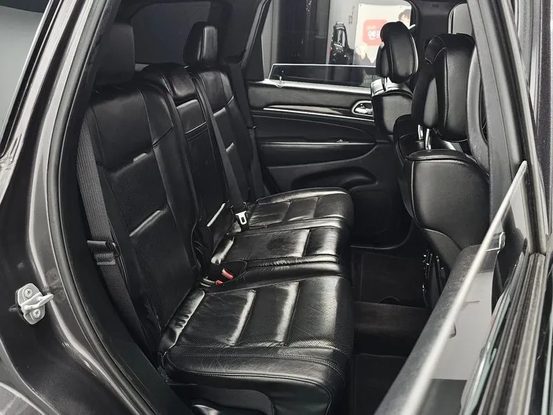 Jeep Grand cherokee 3.0 Diesel Overland WK2, снимка 12 - Автомобили и джипове - 55588369