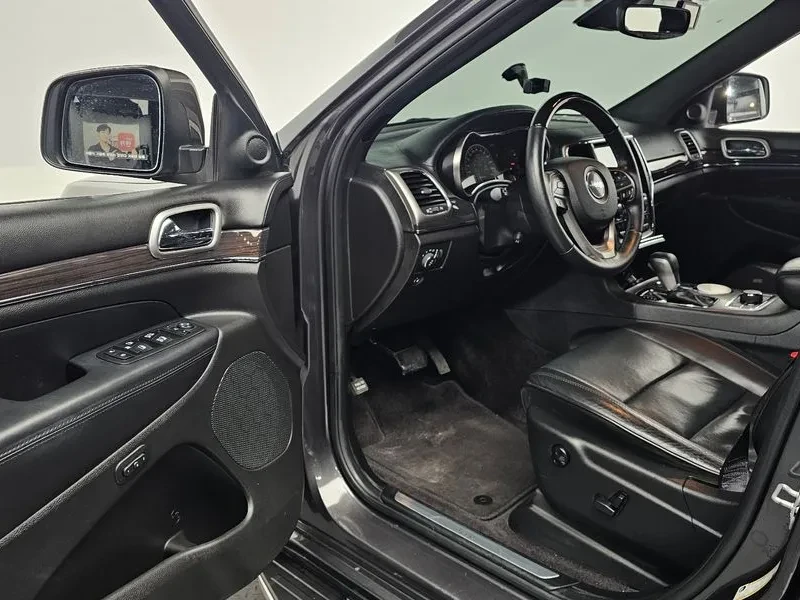 Jeep Grand cherokee 3.0 Diesel Overland WK2, снимка 11 - Автомобили и джипове - 55588369