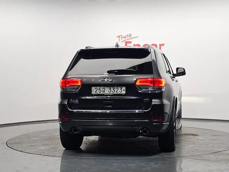 Jeep Grand cherokee 3.0 Diesel Overland WK2, снимка 4 - Автомобили и джипове - 55588369