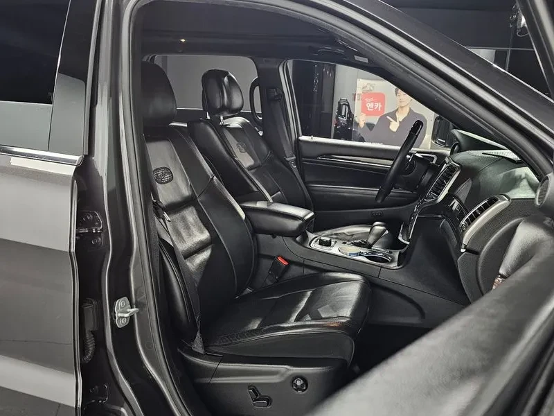 Jeep Grand cherokee 3.0 Diesel Overland WK2, снимка 10 - Автомобили и джипове - 55588369