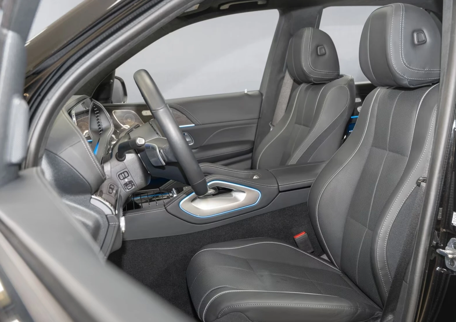 Mercedes-Benz GLE 580 AMG/4-MATIC/FACELIFT/NIGHT/PANO/BURM/360/PANO/ , снимка 7 - Автомобили и джипове - 54066957