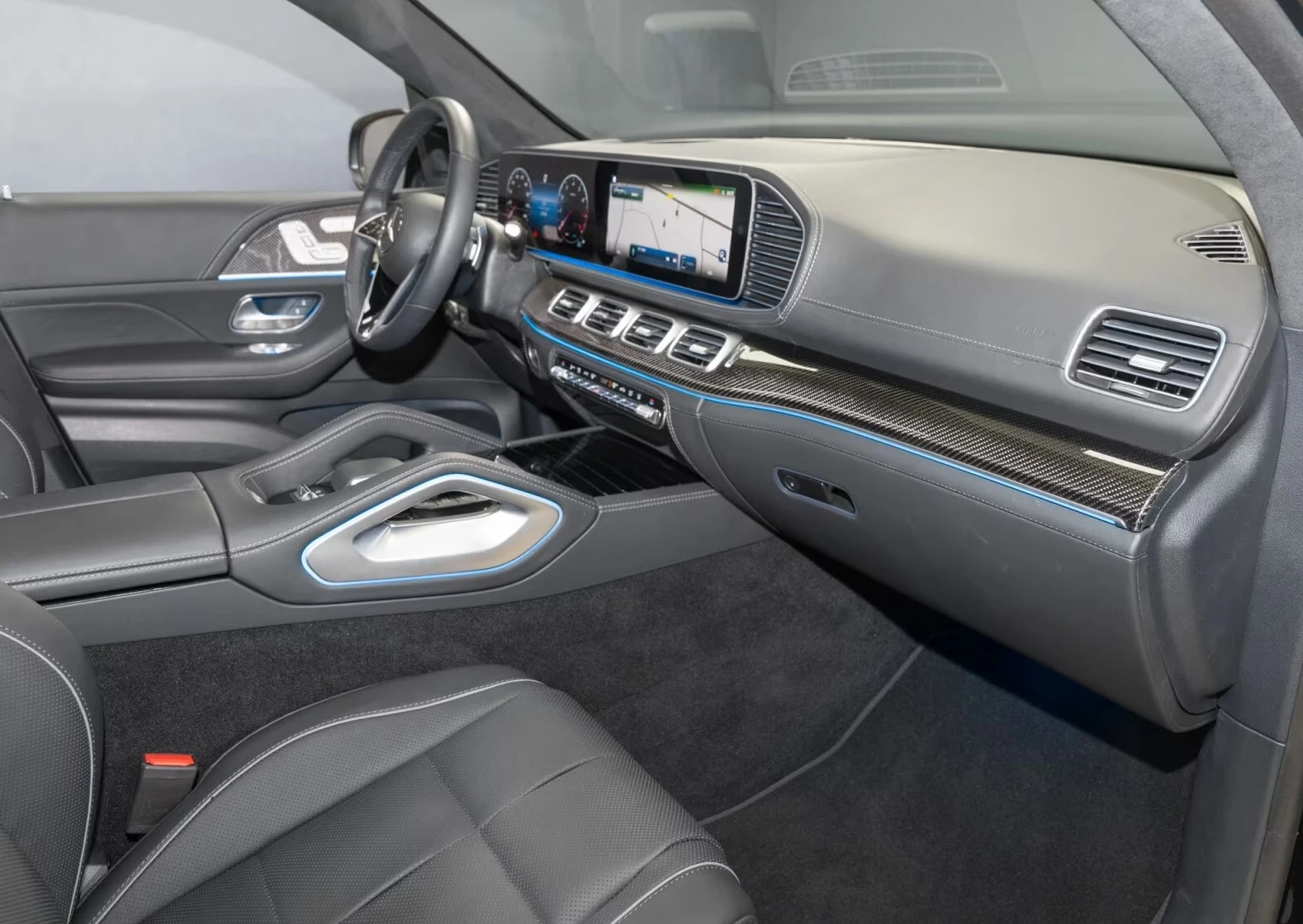 Mercedes-Benz GLE 580 AMG/4-MATIC/FACELIFT/NIGHT/PANO/BURM/360/PANO/ , снимка 13 - Автомобили и джипове - 54066957