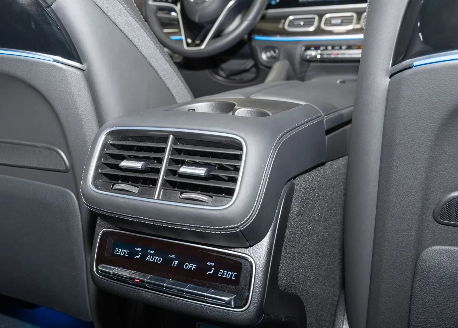 Mercedes-Benz GLE 580 AMG/4-MATIC/FACELIFT/NIGHT/PANO/BURM/360/PANO/ , снимка 15 - Автомобили и джипове - 54066957