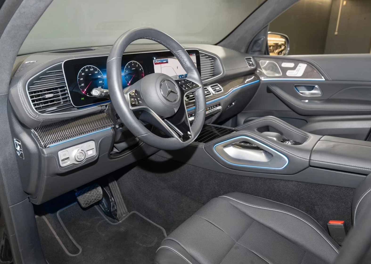 Mercedes-Benz GLE 580 AMG/4-MATIC/FACELIFT/NIGHT/PANO/BURM/360/PANO/ , снимка 9 - Автомобили и джипове - 54066957