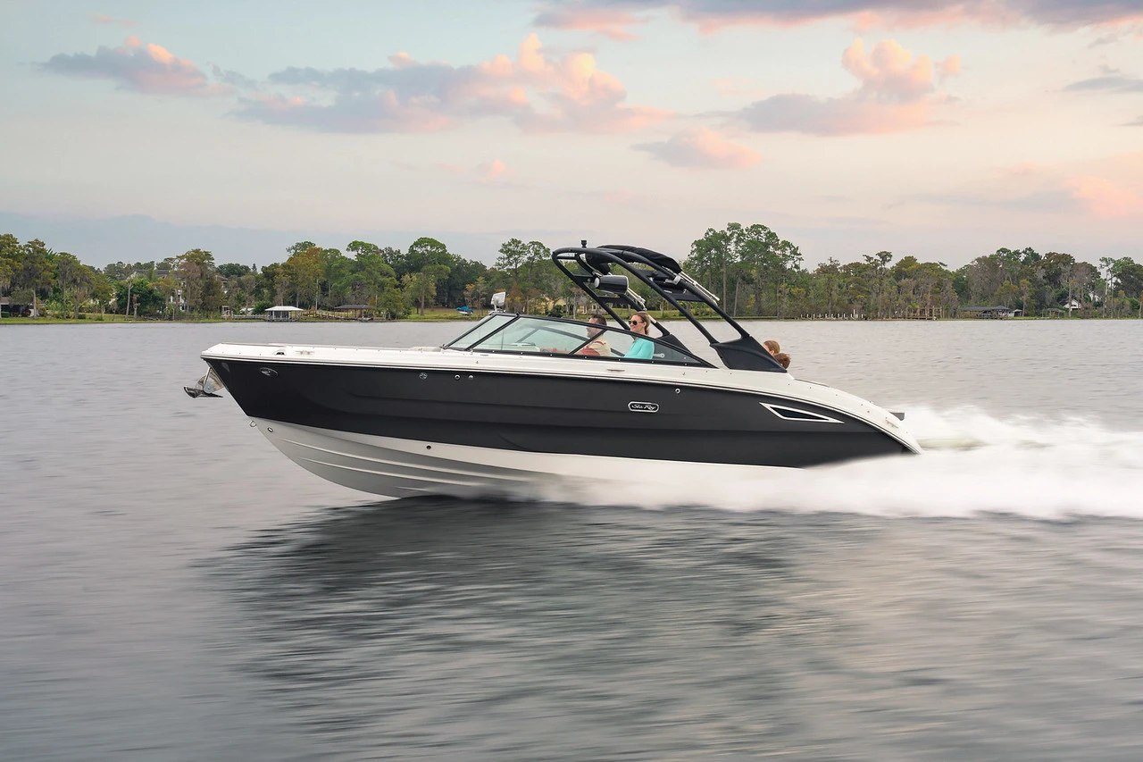 Моторна яхта Sea Ray SDX270