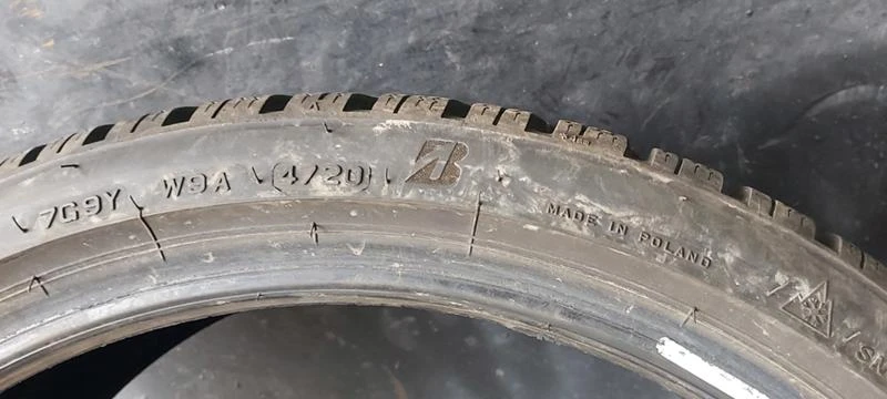 Гуми Зимни 235/35R19, снимка 8 - Гуми и джанти - 35129951