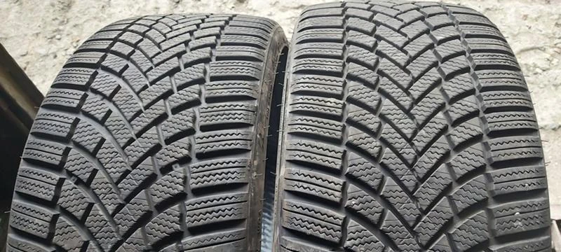 Гуми Зимни 235/35R19, снимка 1 - Гуми и джанти - 35129951