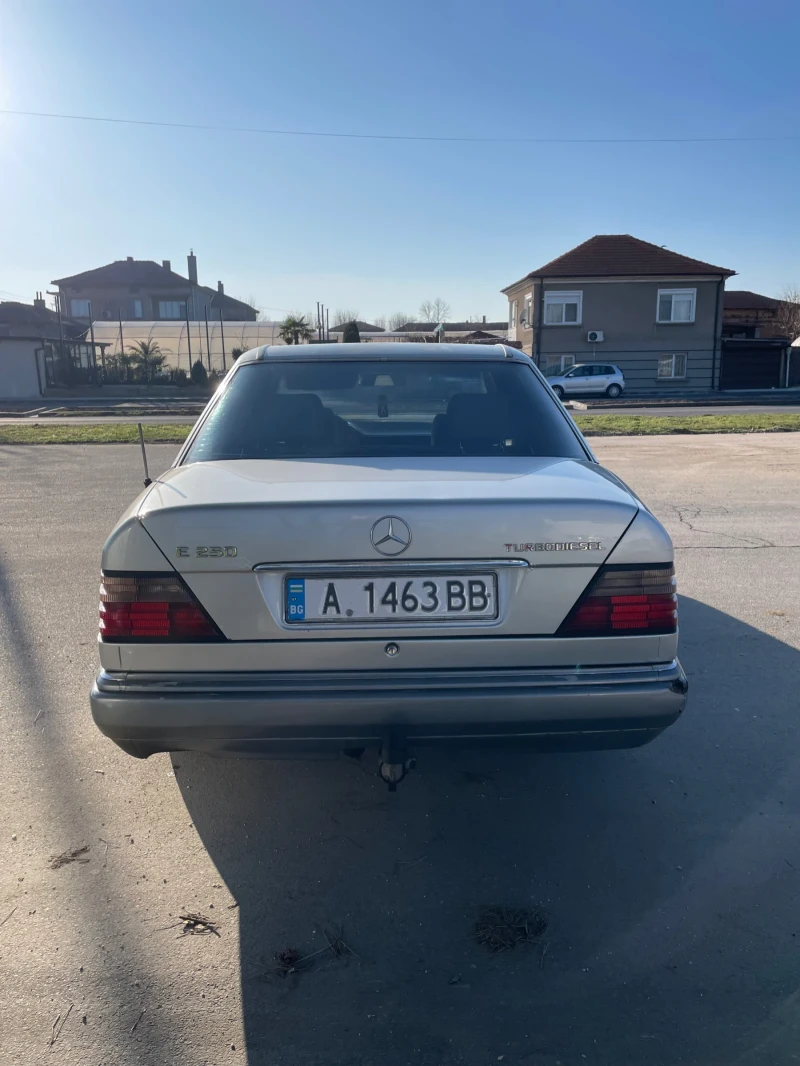 Mercedes-Benz 124 250D, снимка 5 - Автомобили и джипове - 53166871
