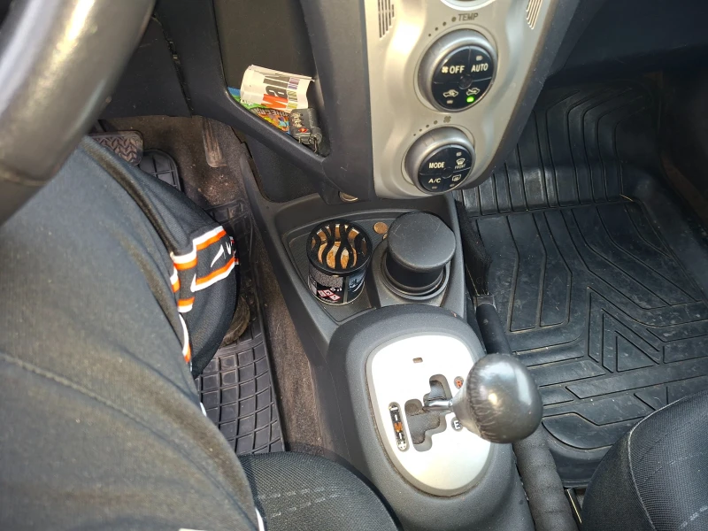 Toyota Yaris, снимка 8 - Автомобили и джипове - 53300157