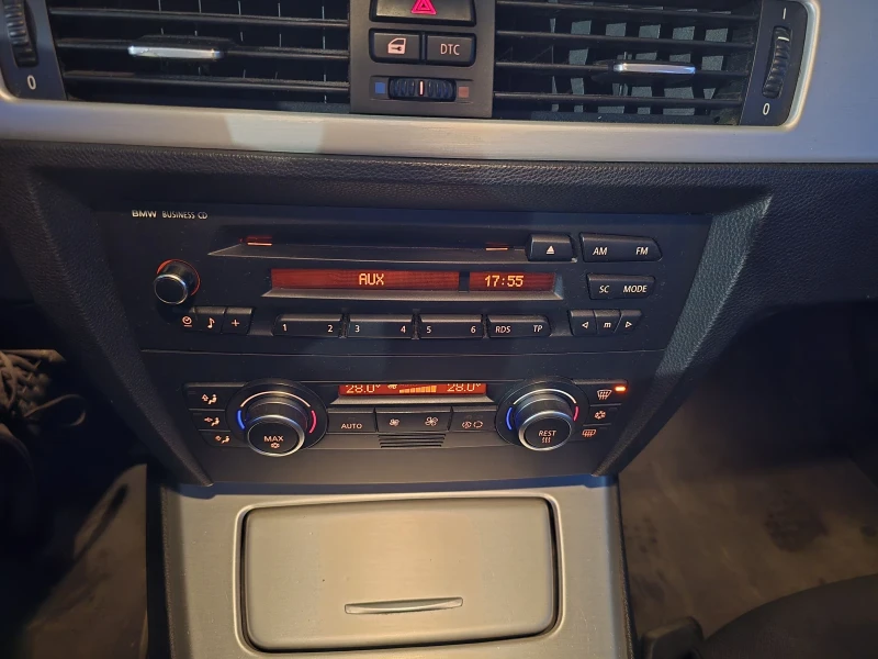 BMW 320 320D Avtomatic, снимка 12 - Автомобили и джипове - 53387342