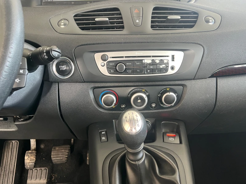 Renault Scenic 1.5DCI , снимка 9 - Автомобили и джипове - 53443591