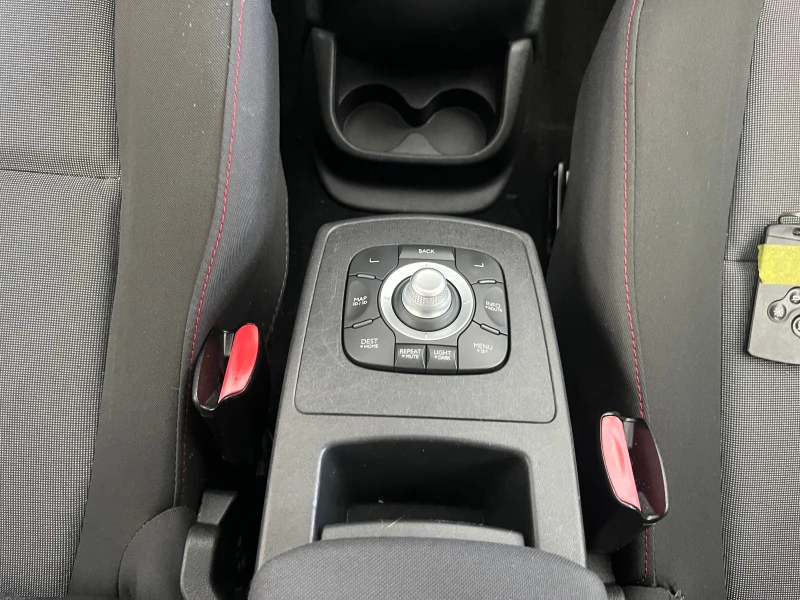 Renault Scenic 1.5DCI , снимка 10 - Автомобили и джипове - 53443591