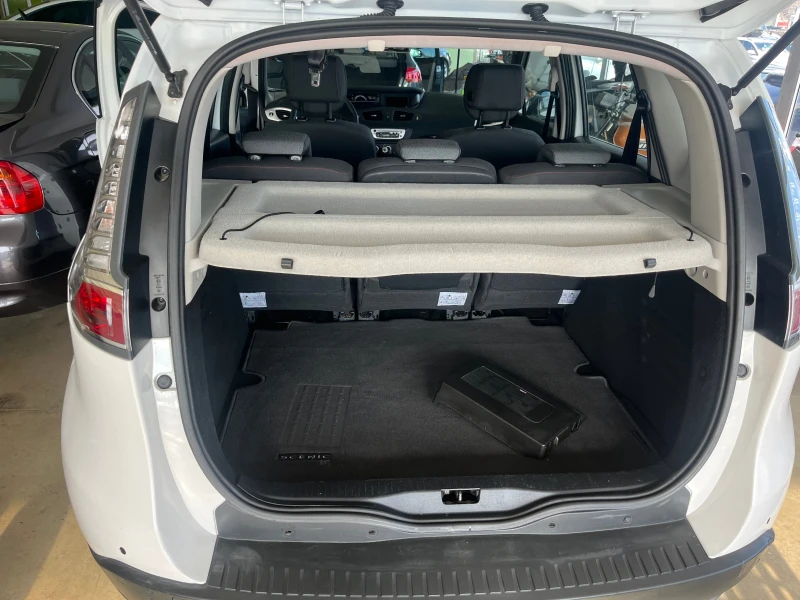 Renault Scenic 1.5DCI , снимка 11 - Автомобили и джипове - 53443591