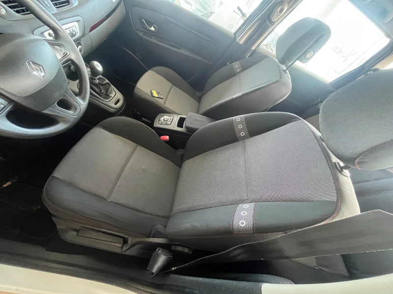 Renault Scenic 1.5DCI , снимка 13 - Автомобили и джипове - 53443591