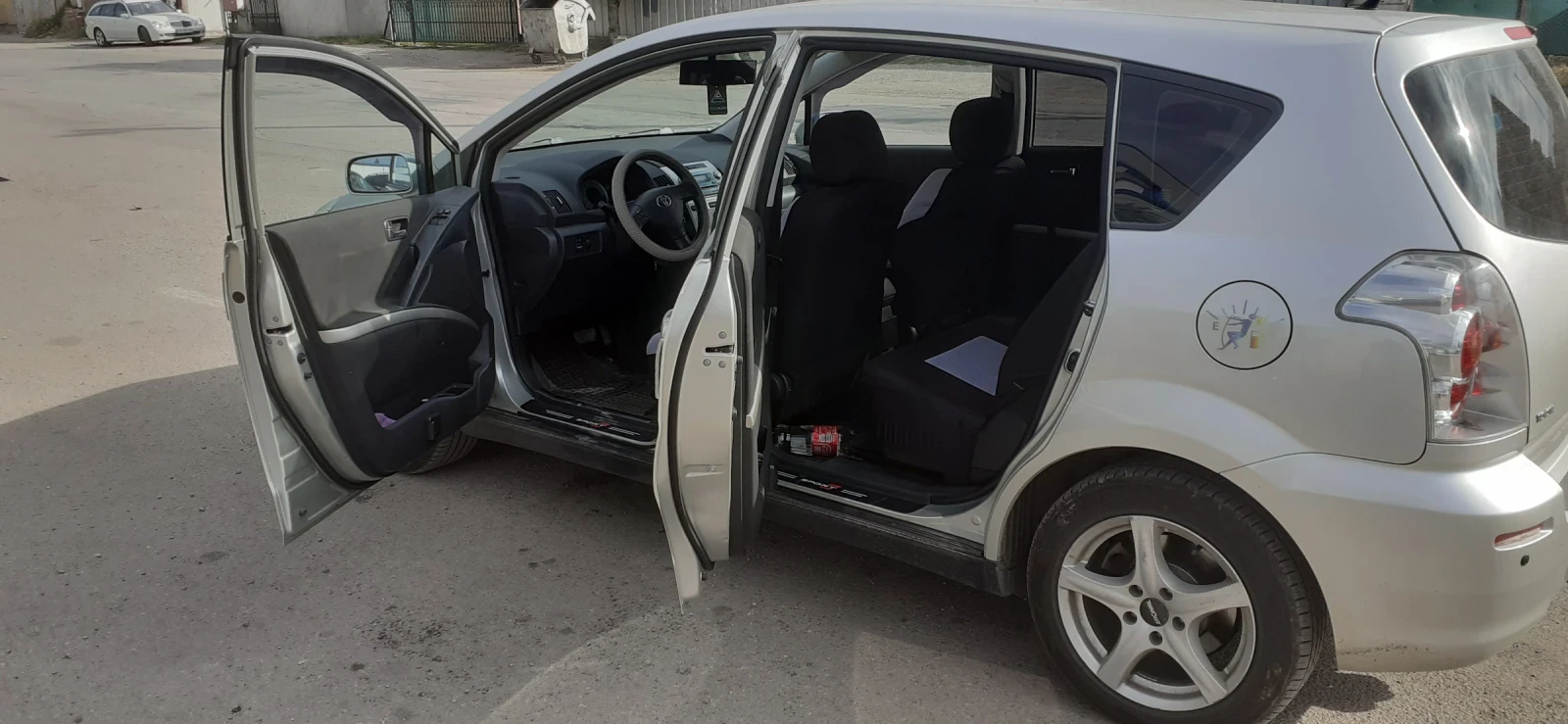 Toyota Corolla verso 5 врати, хечбег, 7местна, 2000кб.130к.бензин, авто - изображение 4