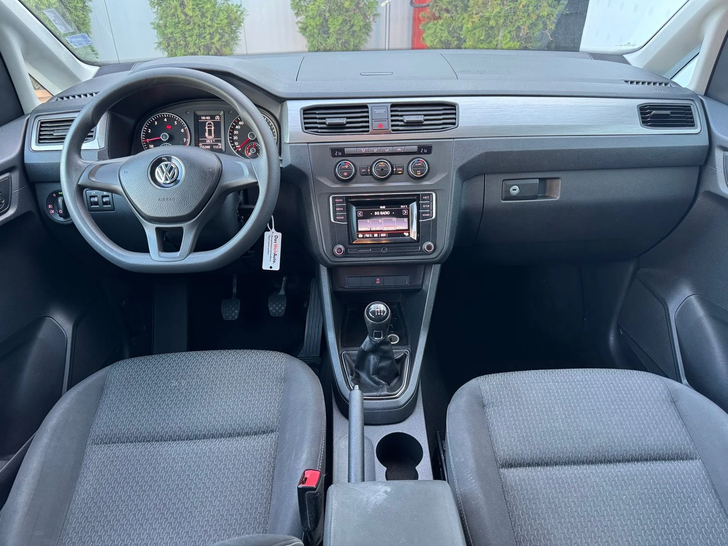 VW Caddy Trendline TGI BMT 7 места - изображение 8