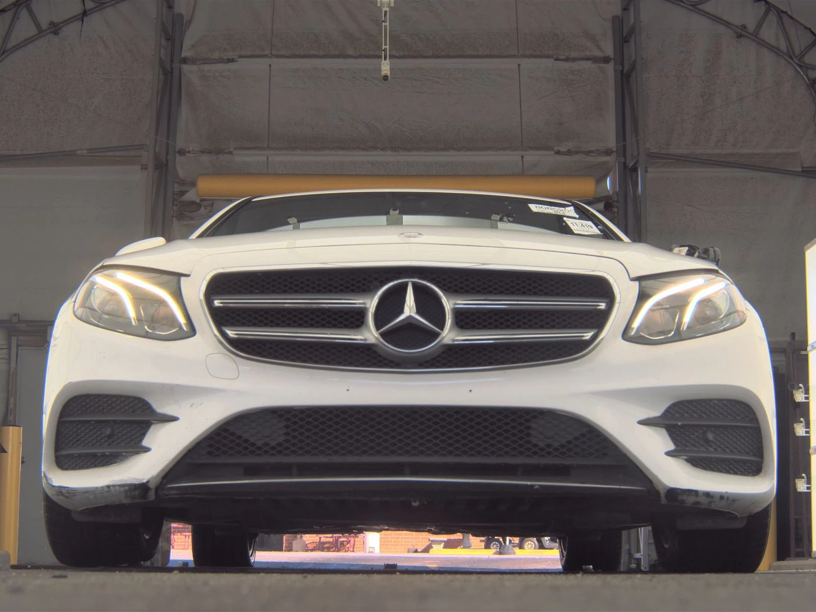 Mercedes-Benz E 300 AMG* PACK* BURMESTER* ПОДГРЕВ* 360КАМЕРА* КЕЙЛЕС*  - изображение 5