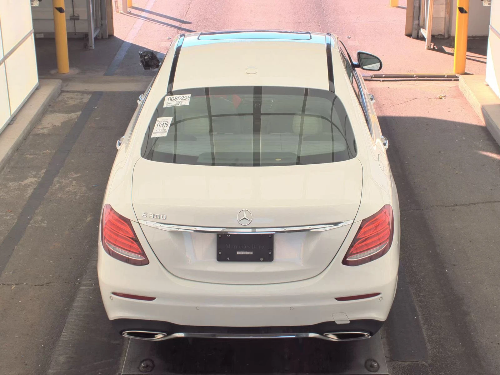 Mercedes-Benz E 300 AMG* PACK* BURMESTER* ПОДГРЕВ* 360КАМЕРА* КЕЙЛЕС*  - изображение 8