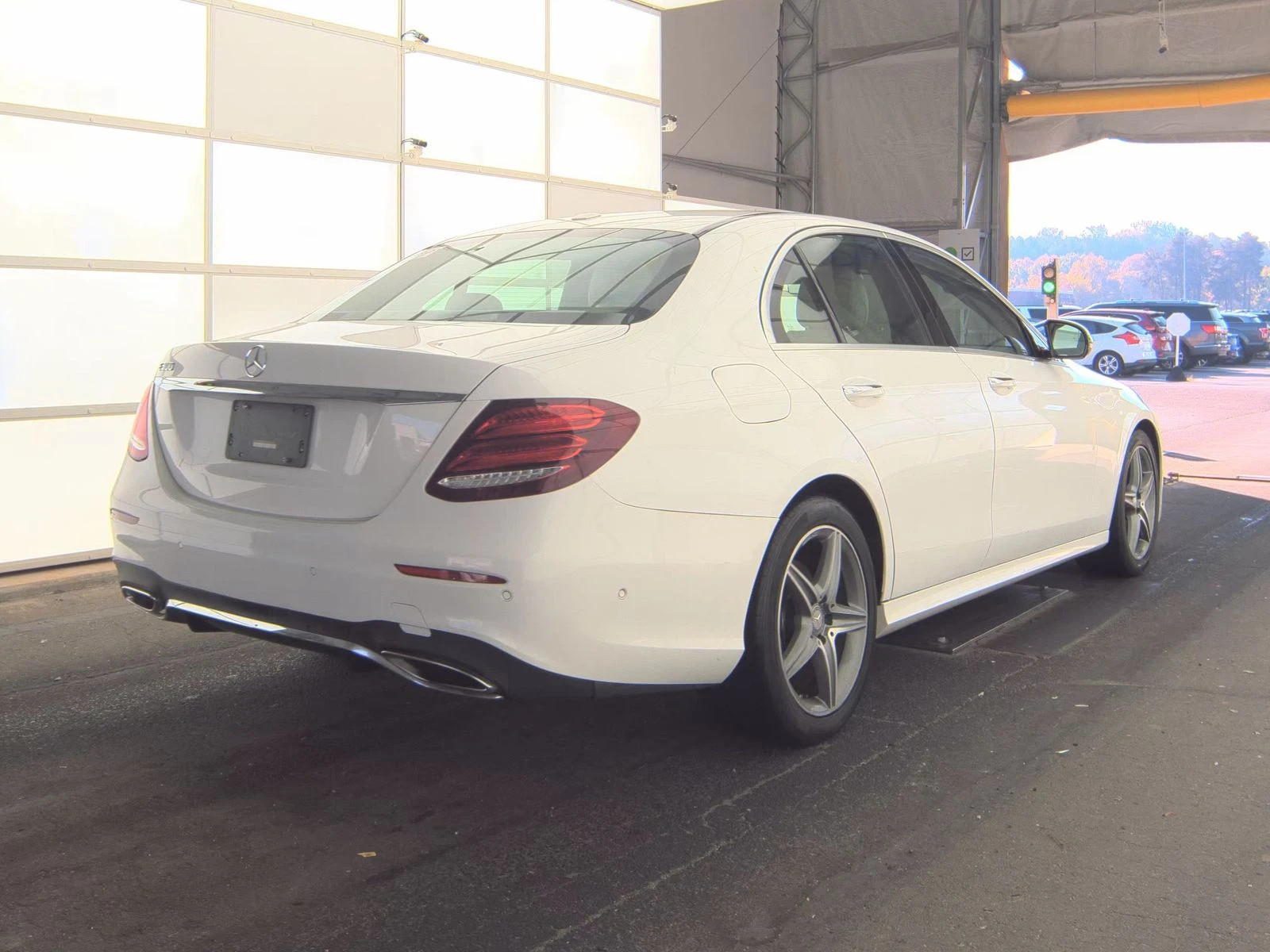 Mercedes-Benz E 300 AMG* PACK* BURMESTER* ПОДГРЕВ* 360КАМЕРА* КЕЙЛЕС*  - изображение 2