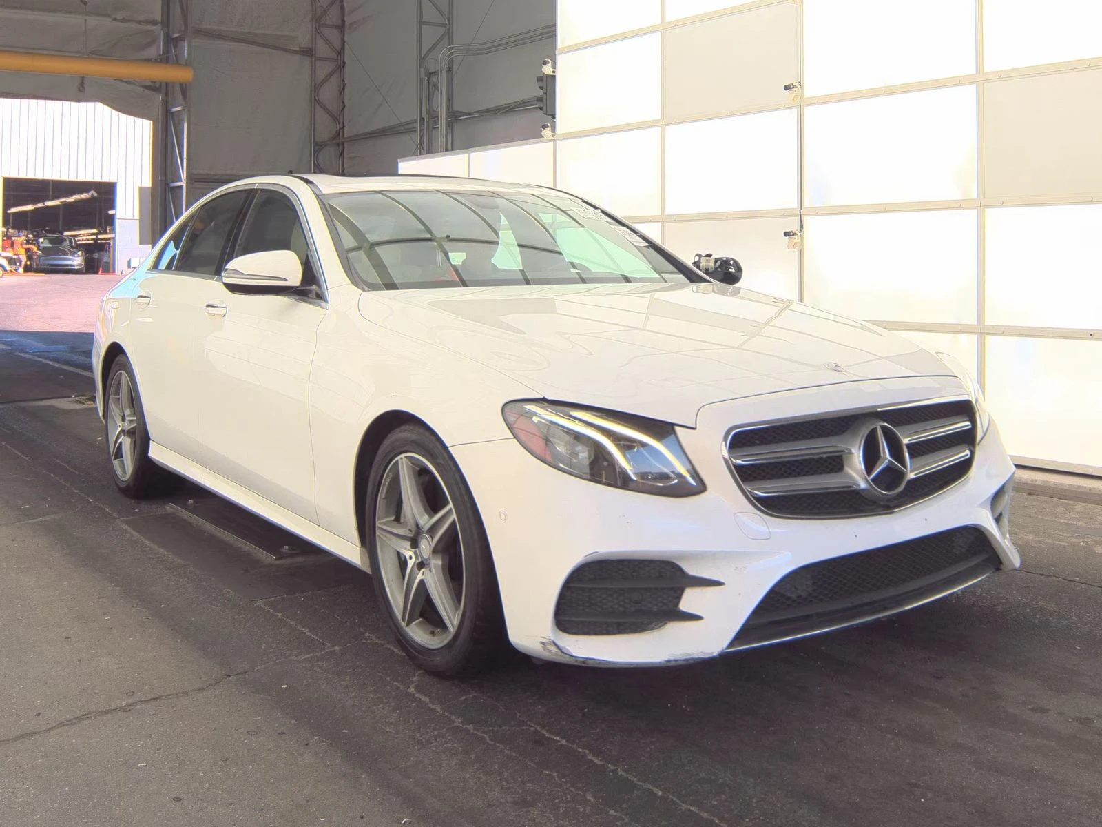 Mercedes-Benz E 300 AMG* PACK* BURMESTER* ПОДГРЕВ* 360КАМЕРА* КЕЙЛЕС*  - изображение 3