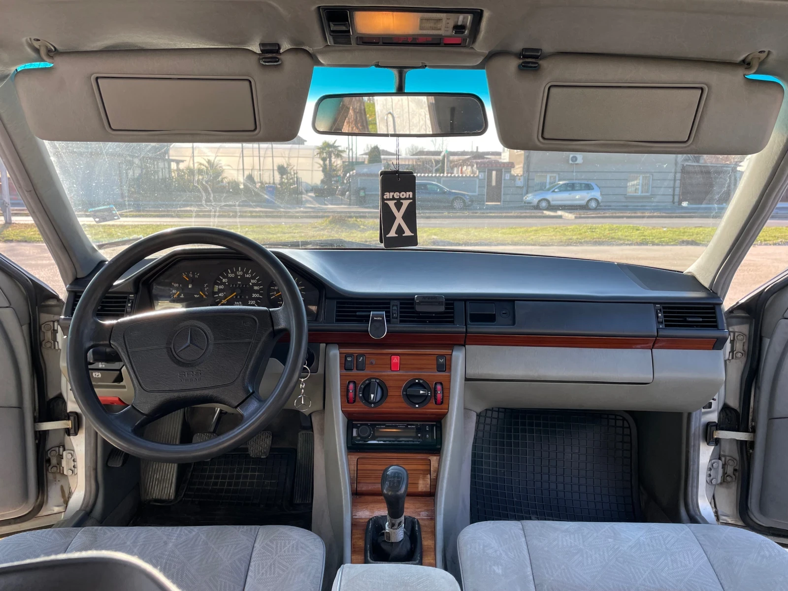 Mercedes-Benz 124 250D - изображение 8