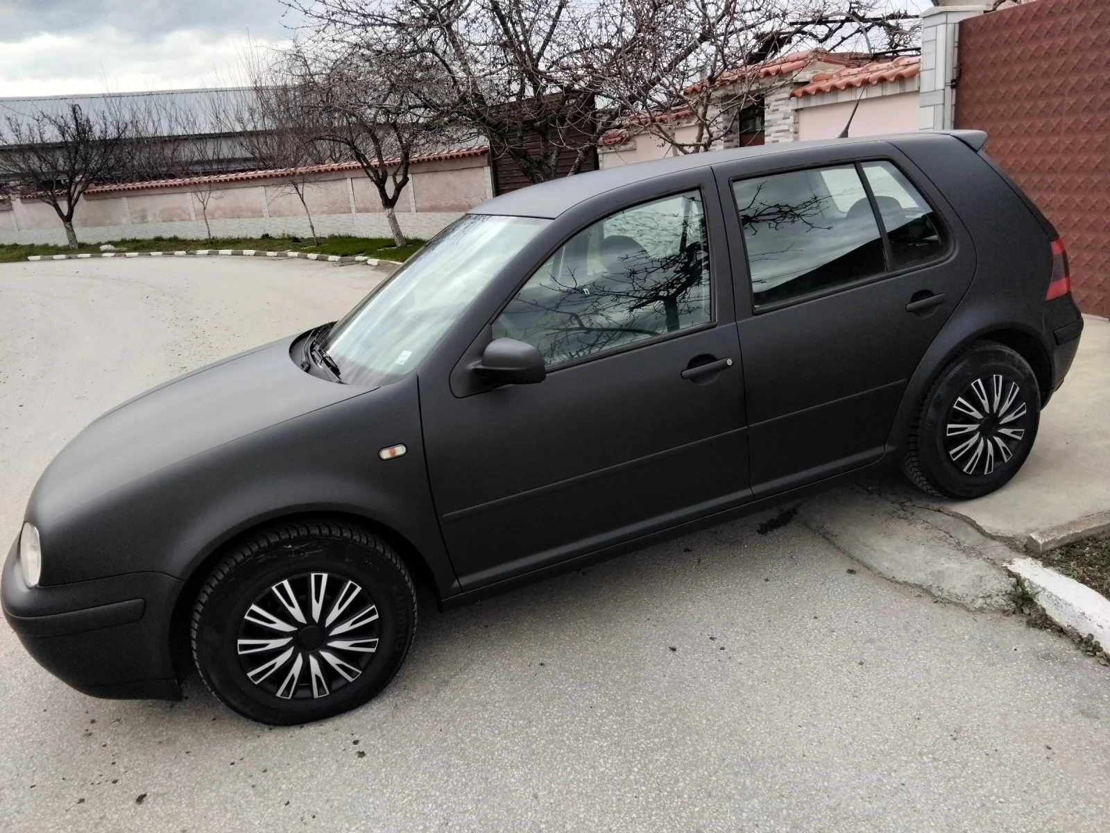 VW Golf 1.6iSR.101k + КЛИМА. ГАЗОВ ИНЖЕКЦИОН  - изображение 3