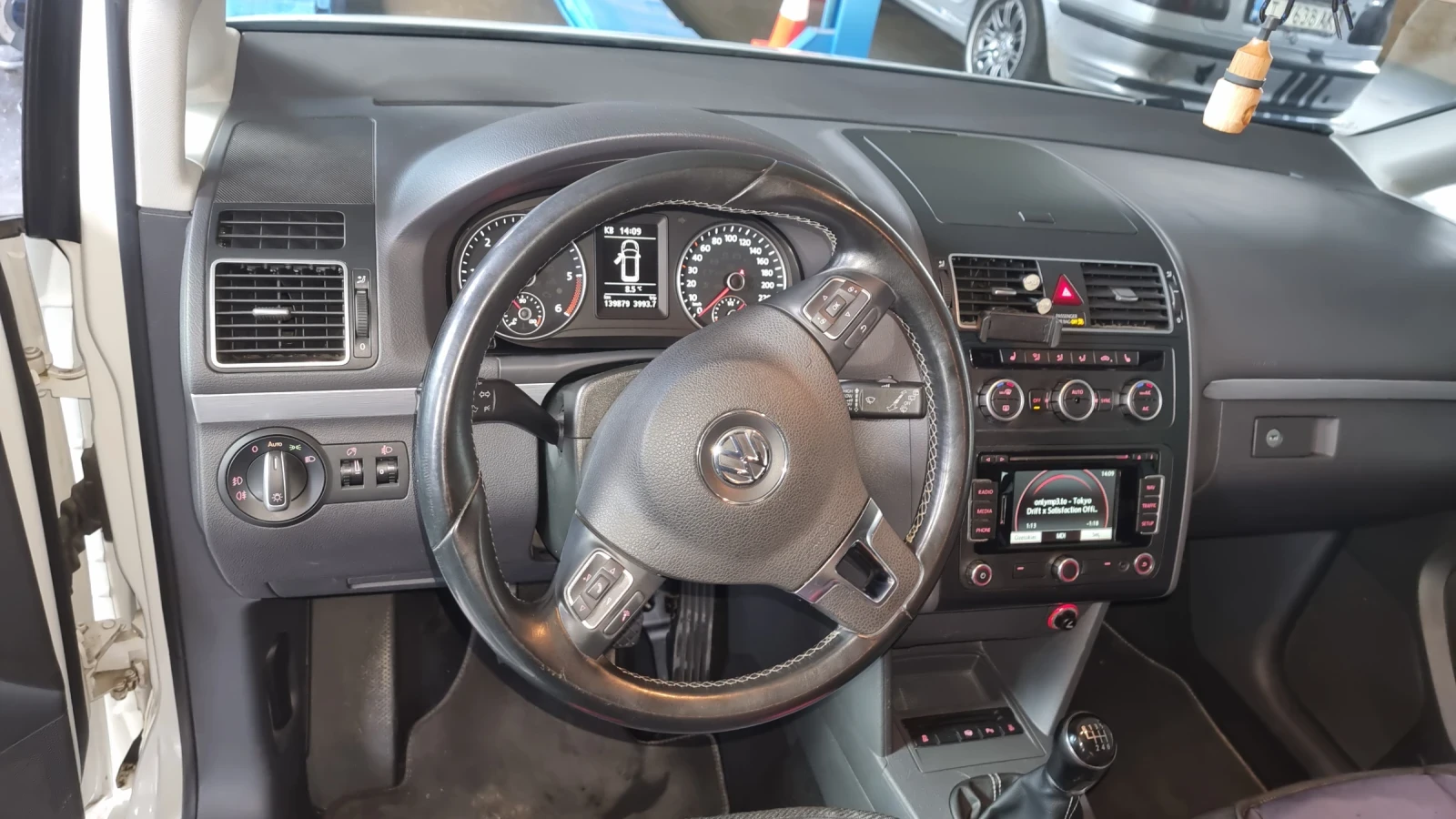 VW Touran, снимка 12 - Автомобили и джипове - 53708597