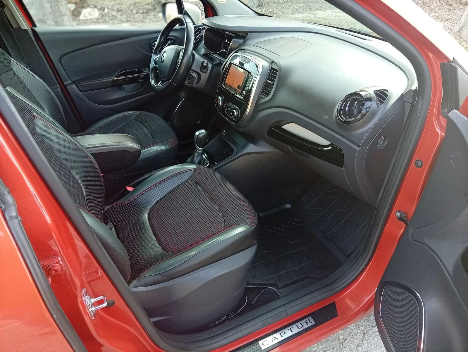 Renault Captur 1.5 DCI /INTENCE/AUTOMATIC, снимка 14 - Автомобили и джипове - 53860982