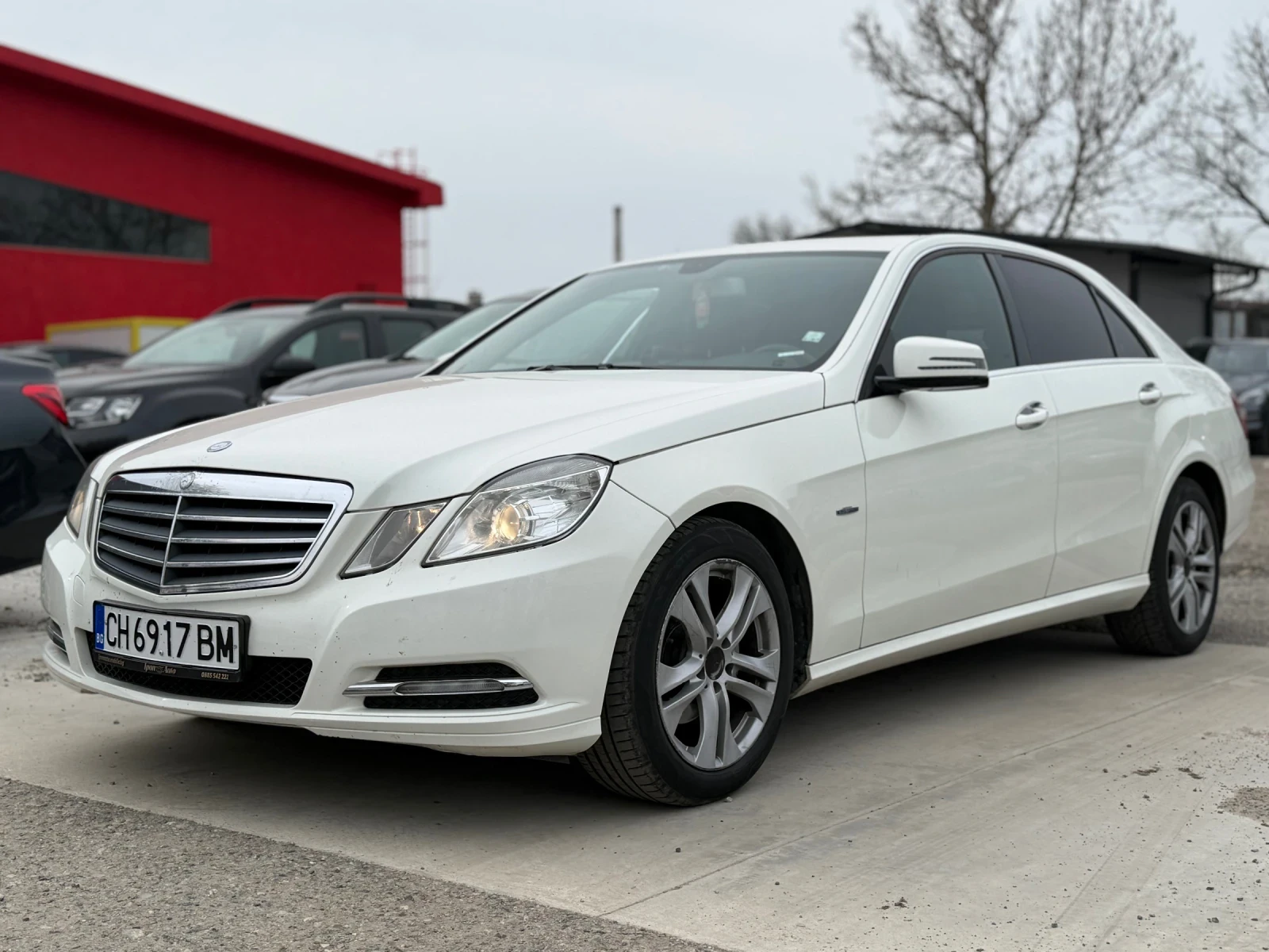 Mercedes-Benz E 200 136 K.C TOP, снимка 5 - Автомобили и джипове - 53884617